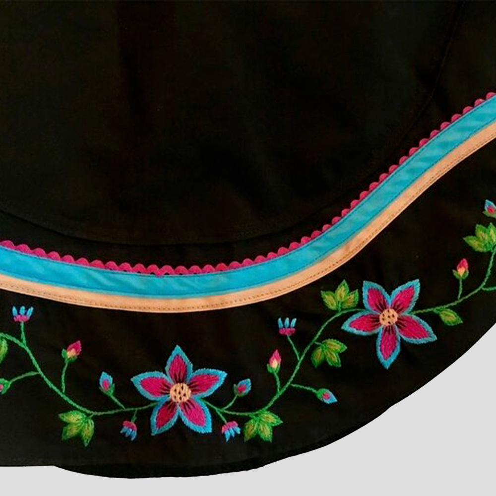 Portal_1-1_Embroidery-Workshop-with-Blanche-Winters
