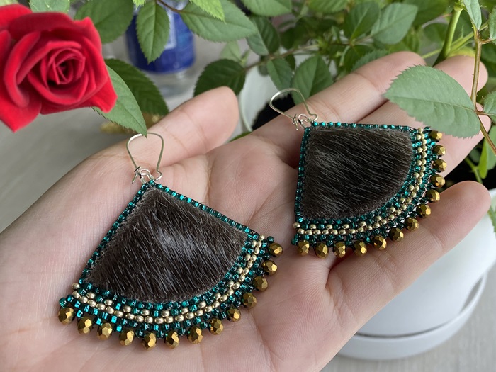 Green and gold sealskin ulu earrings (2022)
