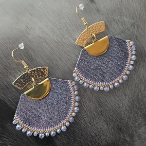 Grey ulu fish skin earrings (2023)