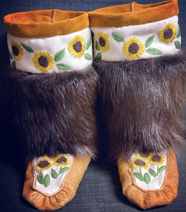 Sunflower mukluks (2022)