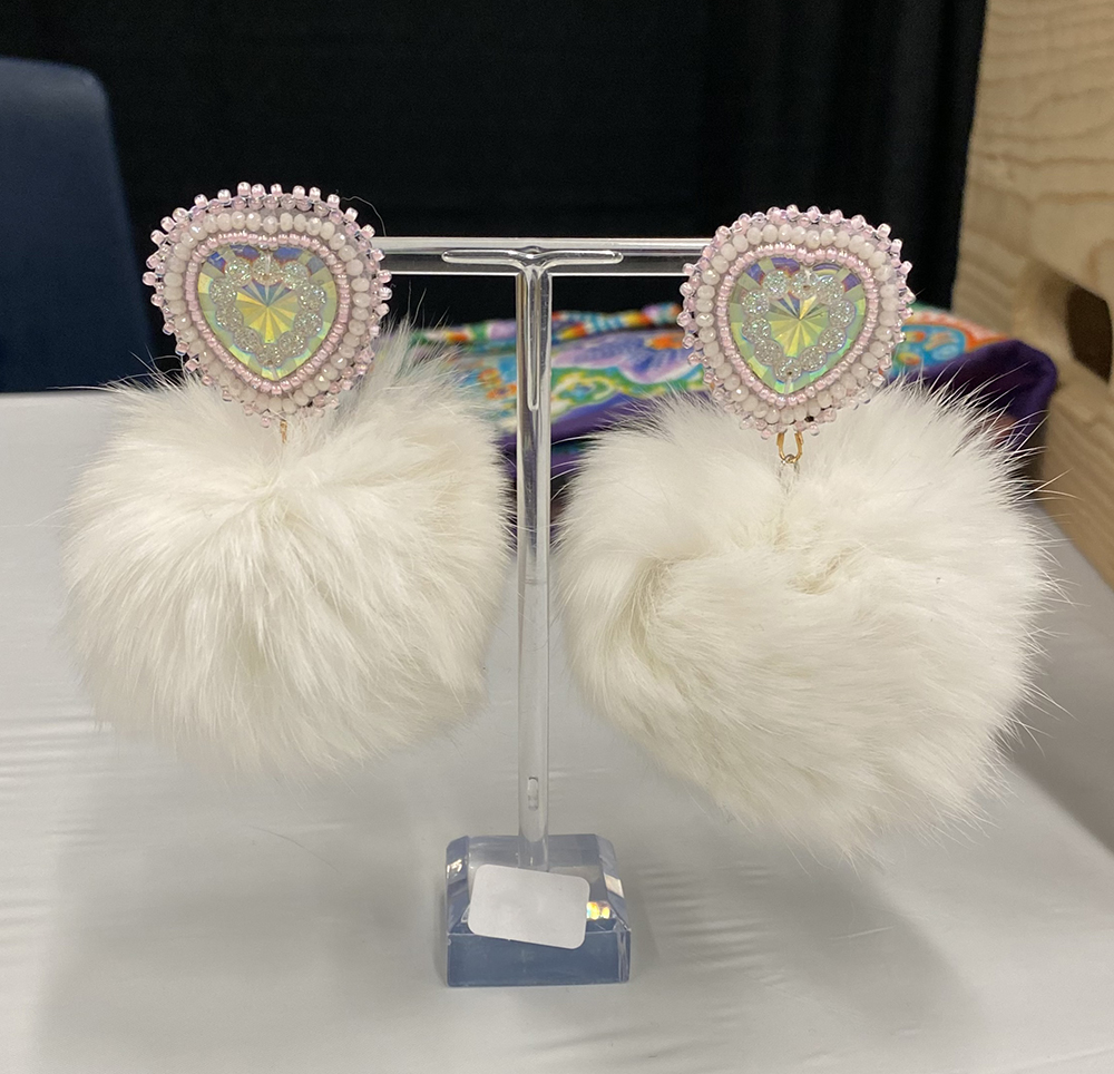 Pink heart earrings with fur pompoms (2024)