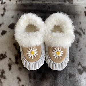 Embroidered slippers (2024)