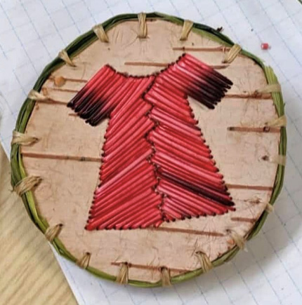 Untitled (Dyed quillwork pin) (2021)