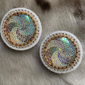 White and gold studs (2022)