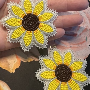 Sunflower beaded earrings (2024)