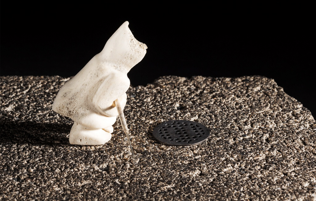 Manhole Hunter (2012)