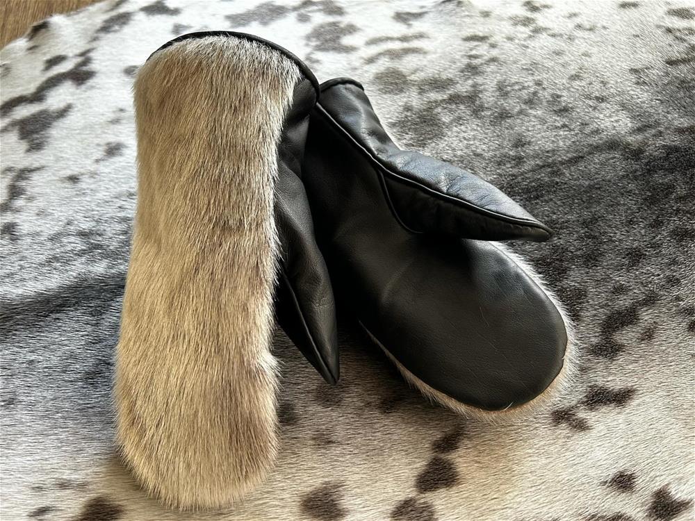 Sealskin mittens 2_M K-C