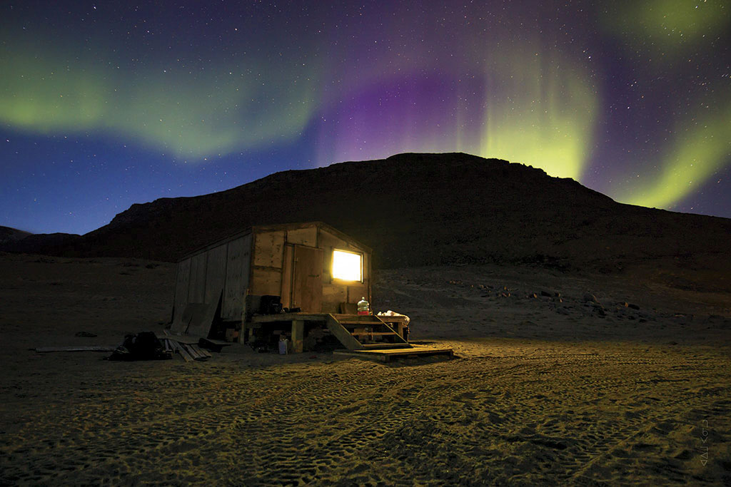 PanilooAimoKooniloosieAmosieSivugatsCabinCalmBeforeTheStorm