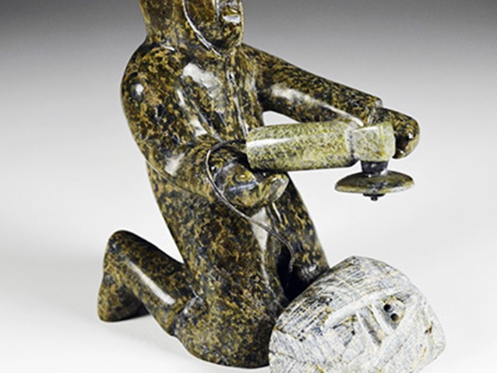 QimirpikPitseolakCarverMakingSculpture