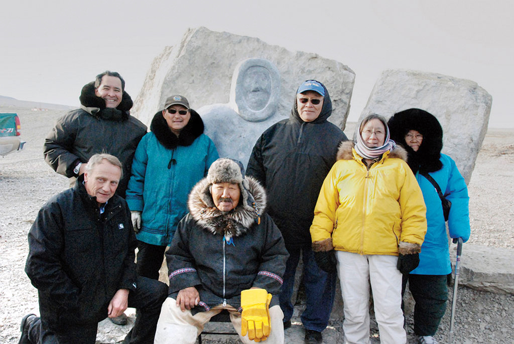 Minister John Duncan, left, Pita Aatami, George Echalook, Simeonie Amagoalik, James Eetoolook, Elizabeth Roberts and Lizzie Amagoalik 2010