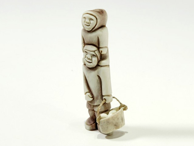 KayakjuakSilasFatherAndSonCollectingEggs