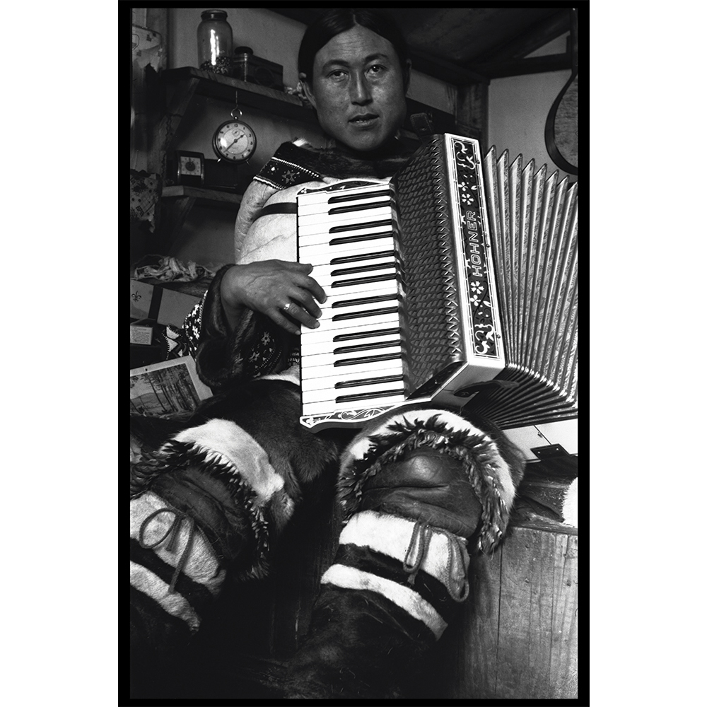 PeterPitseolak_AggeokPlayingTheAccordion_1940-45_CMH_2000-1438