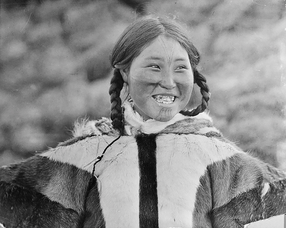 HelenKalvak_Ulukhaktok_NWTArchives