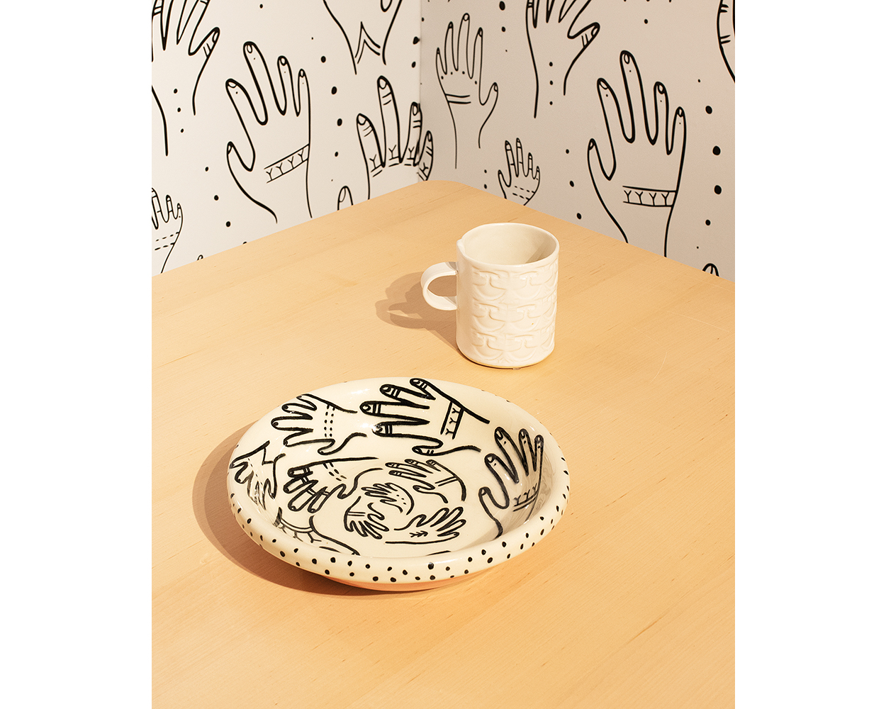 KabloonaGayleUyagaqi_AggaatHands_UluIrngusiqMug_landscape